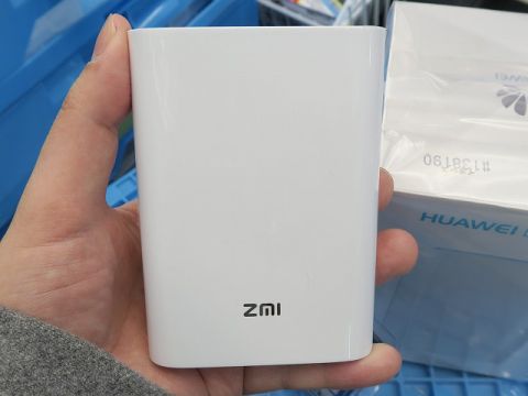 7800mAhバッテリー内蔵でスマホ給電もできるSIMフリールーターが約6000
