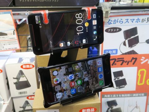 2台を同時に使える、ありそうでなかったデュアルスマホスタンド