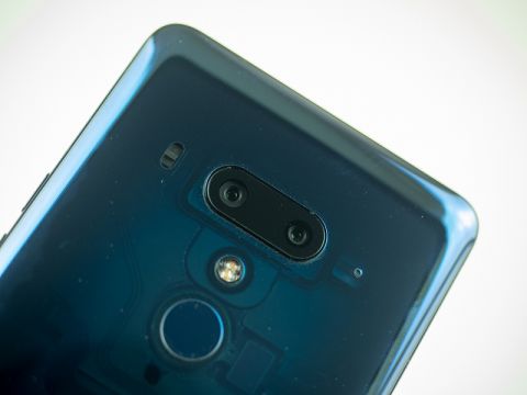 独自機能満載のハイエンドSIMフリー「HTC U12+」は長く使える | ASCII