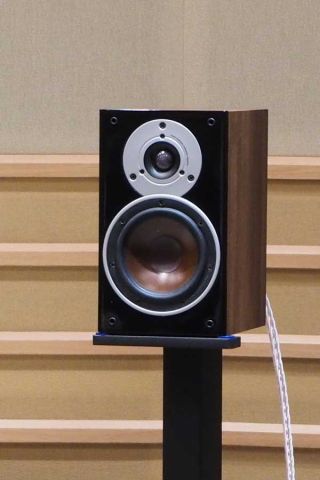 低価格機と思えないボーカルの美しさ、DALI OBERONにため息 | ASCII