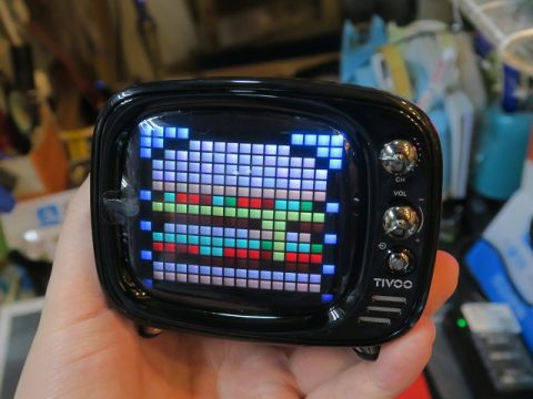 ドットアニメが表示できる！ レトロテレビ風Bluetoothスピーカー