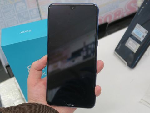 世界最大級！ 7.12型のファーウェイ製超巨大スマホ「honor 8X Max