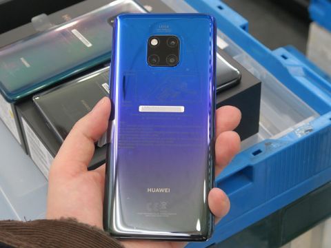 最強スマホ有力機、ファーウェイ「HUAWEI Mate 20 Pro」の海外版が