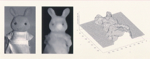 （左）赤外線カメラで捉えた画像。（中央）デュアル変調方式レンジファインダー技術により得られた奥行き画像。白いほど手前にある。（右）奥行き画像の俯瞰図。