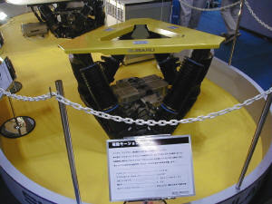  富士重工のモーションシステム。このベースをもとにライドものを製作する。ラリーの体験シミュレーターが展示されていた  
