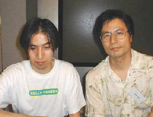 “触覚と香りのワークショップ”講師をつとめる、本展実行委員の加藤治男氏(右)と、アーティストの鈴木健生氏。