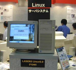 フリーウェイでは、LASER5 Linux 6.0βのデモを行なっていたが、これからはユーザーの希望に応じたディストリビューションを提供していくことを考えているとのこと