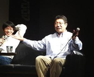 大きな身振りと軽妙なトークで聴衆を魅了した斎藤由多加氏、現在は(株)ビバリウムの代表を務める 