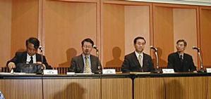 左端が東京めたりっく通信の東條巌代表取締役会長 
