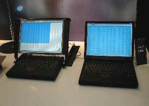  IBMのThinkPadをベースにしたパネルサイズの比較。ともに14インチ。左がSXGA+で右がXGA。SXGA+のワイドさがわかる   