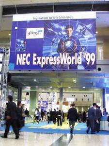 東京ビッグサイトの東展示棟4～5ホールで開催中の、NEC ExpressWorld '99
