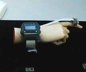 腕時計とバーコードスキャナを組み合わせた参考モデル