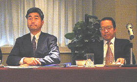 日本IBM取締役(e-ビジネス事業担当)の木村正治氏(左)と日本シーベル社長の熊坂憲二氏 