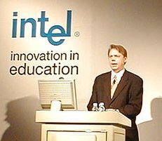 インテルの代表取締役社長、ジョン・アントン氏。「日本の子供たちに、テクノロジーに取り組みやすい環境を提供していきたい」と語る