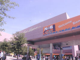 NAB2000の会場となった、米ラスベガスのコンベンションセンター。COMDEX FALLでもおなじみの会場だ