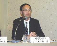 日本NCRの上田寿男代表取締役社長。NCR ROは「どのルートで、いつ、何をコンタクトするか?」という判断をサポートするツールと説明した