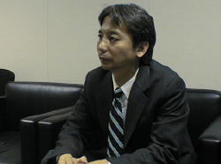 経営企画部 IPタスクフォース 担当部長の松田栄一氏。「音楽配信業界はとにかく動きが速い。関係者はもう忙しくて大変ですよ」 