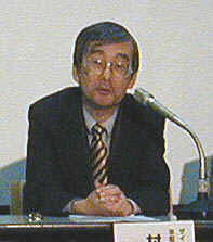 “Zaiya.com”記者発表に出席した代表の村岡氏。隣の会議室では、早稲田大学就職課による公務員就職説明会が開かれていた 