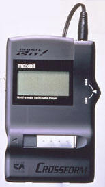 『musicBit! CROSSFORM』。本体のデザインは、'99年11月にリリースされた第1世代機『musicBit!』を踏襲している 