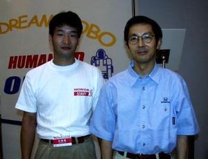 ホンダのロボット開発チーム。右側が竹中氏。お忙しい中、にこやかに応えてくださった 