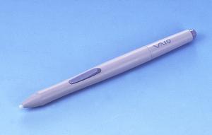 付属のペンはペン軸の中程にボタンを装備する