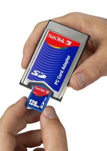 SDメモリーカード/マルチメディアカード兼用のPCカードアダプター