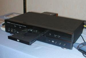 ヤマハ製の家庭用DVD+RWビデオレコーダー