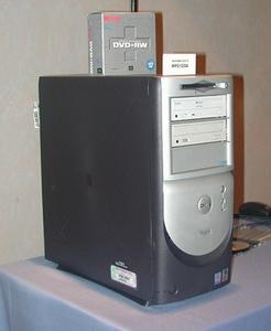デモで使用されたデルのデスクトップパソコン。リコー製DVD+RWドライブを搭載している