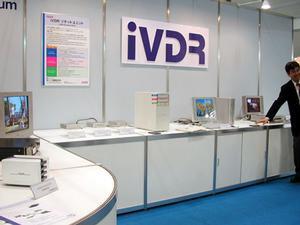 パソコンでも家電でも使えるリムーバブルHDD規格“iVDR”のコンソーシアムブース