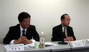 左から日本GPSデータサービス代表取締役社長の安部俊、日本GPSソリューションズ代表取締役社長の佐伯勝敏氏