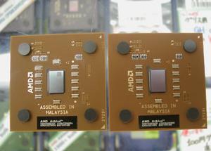 左が通常版のAthlon XP 2200+、右が今回のMobile Athlon XP 1600+？