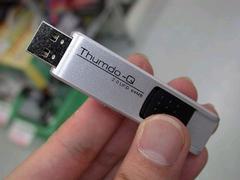 USB端子スライド収納式のUSBメモリが発売に
