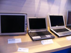 ブースの一角にひっそりと展示されていた、Centrino対応ノートパソコンの数々。ただしまもなく登場すると言われる新プラットフォーム“Sonoma(ソノマ)”の姿はなかった