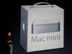 Mac miniの商品パッケージ。iPodやiPod miniと共通するイメージのデザインだ