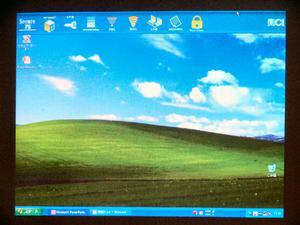 Secure PBのクライアントソフトを導入したWindows XP。画面上側に見えるツールバー状のものがそれ