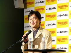 NTTドコモ夏野氏は、「若者層に、“おサイフケータイを使うと便利になる”と、目に見える形で提供できる」と述べる