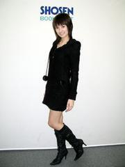 イベントに着てきた黒い衣装については、「マジモテ☆三人組で着ている衣装の色違い。ブーツも黒で揃えています」とファッションモデルらしいところをアピール