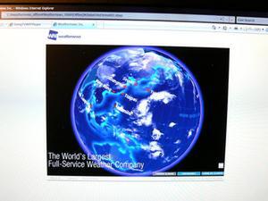 ウェザーニューズが開発中のWPF対応ウェブサイト。現在の気象状況や衛星写真を、メルカトル図法の平面地図状や、写真のような立体球状面にマッピング。マウスで球や地図を動かすこともできる