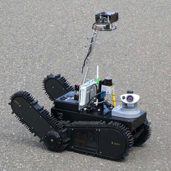 新開発の自律型クローラロボット