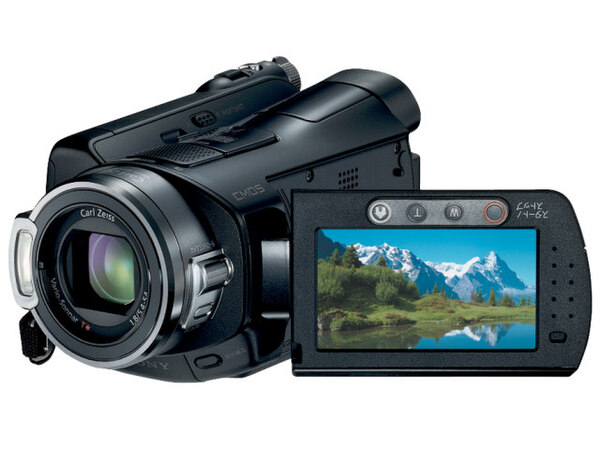 HDDビデオカメラとしては最大の100GB HDDを内蔵する『HDR-SR8』