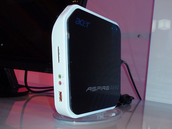 Acer「AspireRevo」