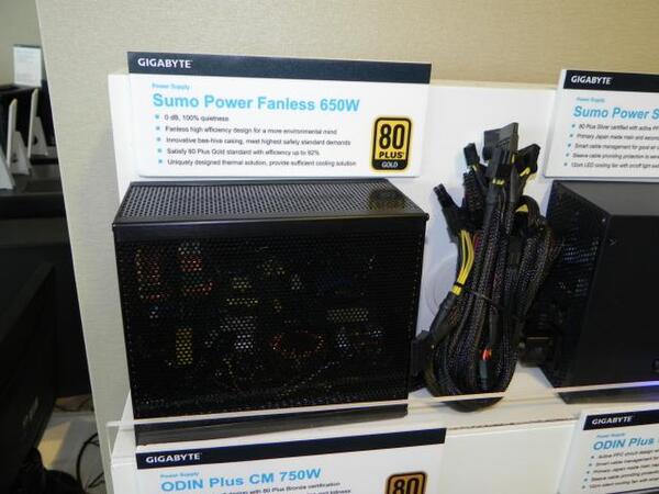 「Sumo Power Fanless 650W」