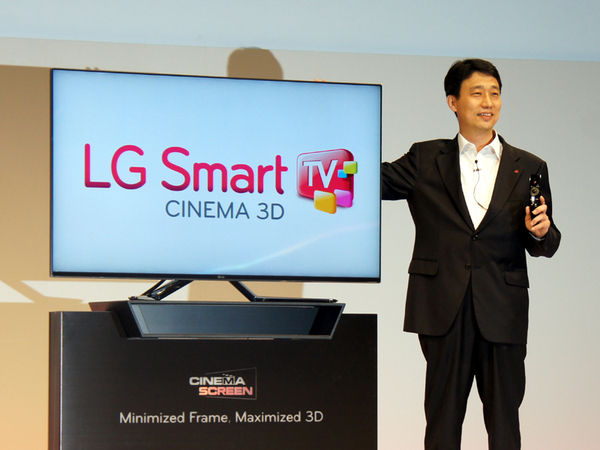 「これが2012年のスマートテレビ」と力強く製品をアピールしたLGエレクトロニクスジャパン　マーケティング統括 常務の李 起旭氏