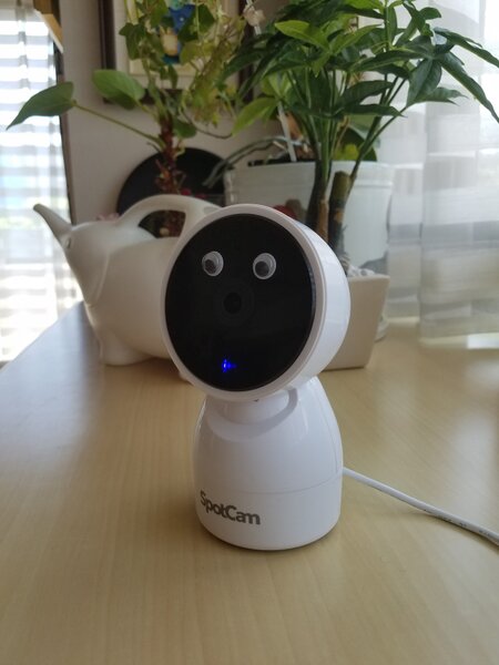 「SpotCam Eva」は“家庭の見張り役”に向いたかわいいインターネットカメラだ