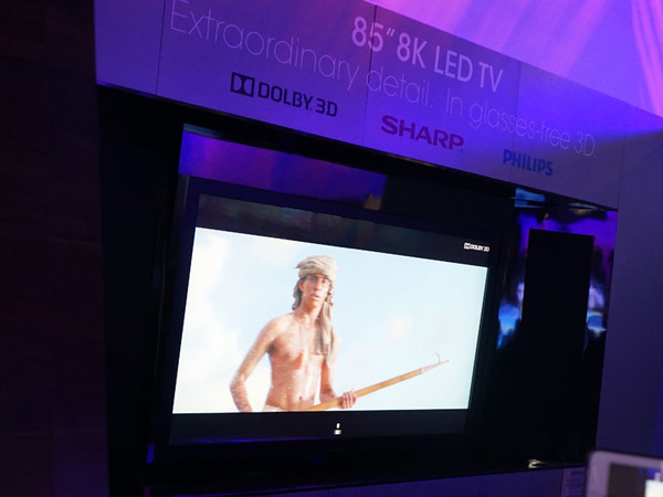 2014年にはシャープが8Kの裸眼3Dテレビを参考展示していた