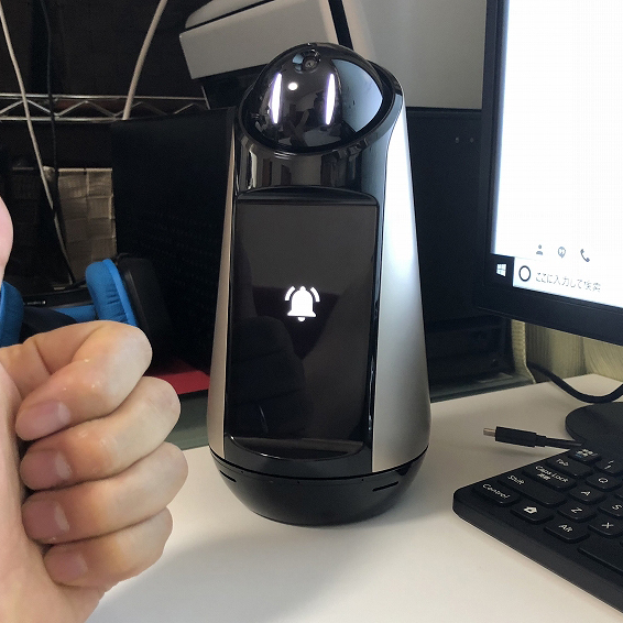 カメラでユーザーを見分ける「Xperia Hello!」はアクティブに人と関わるロボット