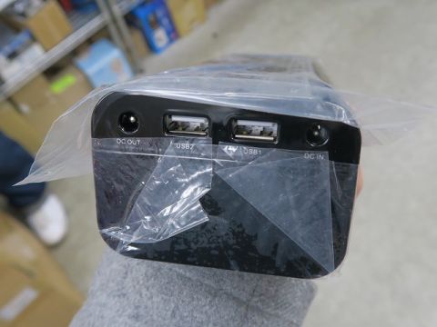 ノートPCも充電可な超巨大60000mAhのモバイル（？）バッテリー | ASCII