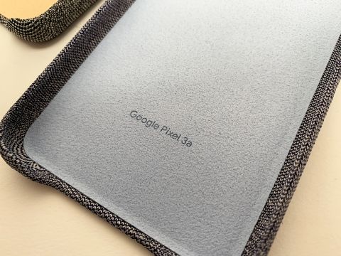 グーグル「Pixel 3a」「Pixel 3a XL」の純正ケースを写真で紹介