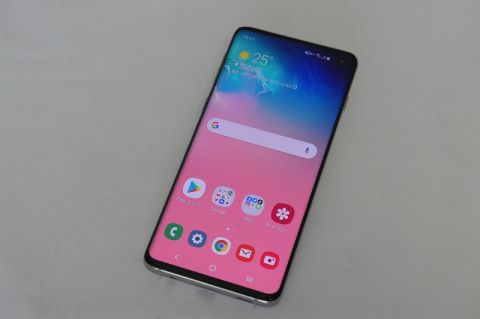 電池が足りなくなるほど、使い倒したくなる「Galaxy S10」 | ASCII