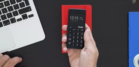 スマホ時代にあえて登場 約4.4万円の“ガラケー”Punkt.「MP02」 | ASCII